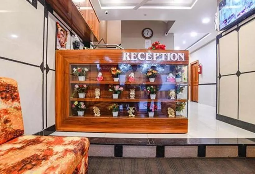 Fabhotel Royal Palace