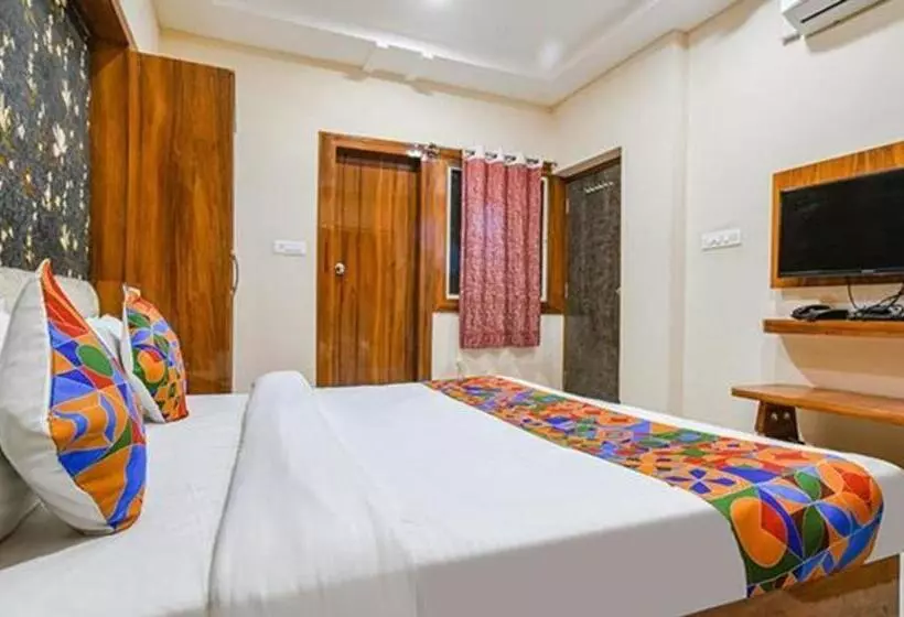 Fabhotel Royal Palace