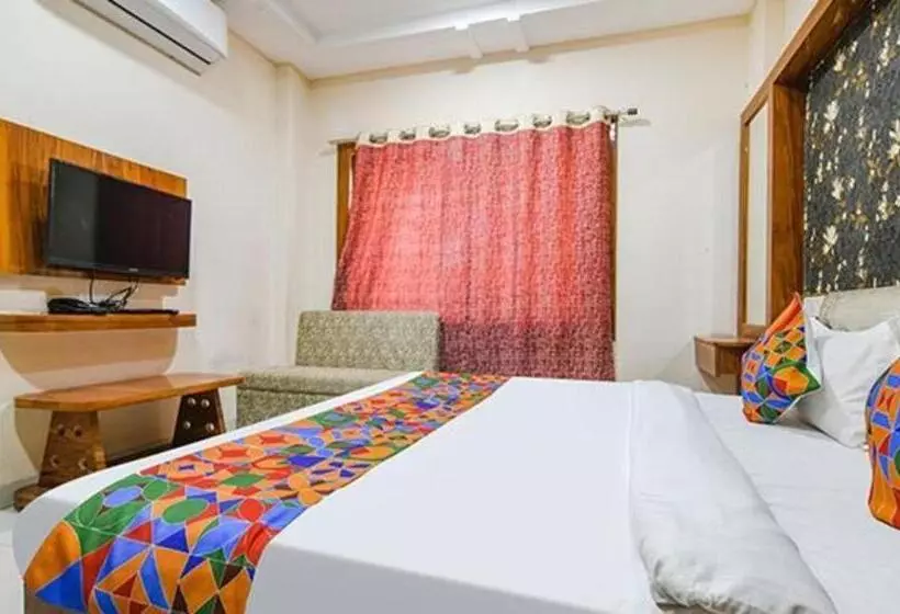 Fabhotel Royal Palace