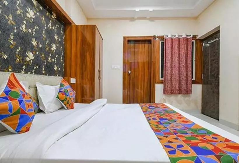 Fabhotel Royal Palace