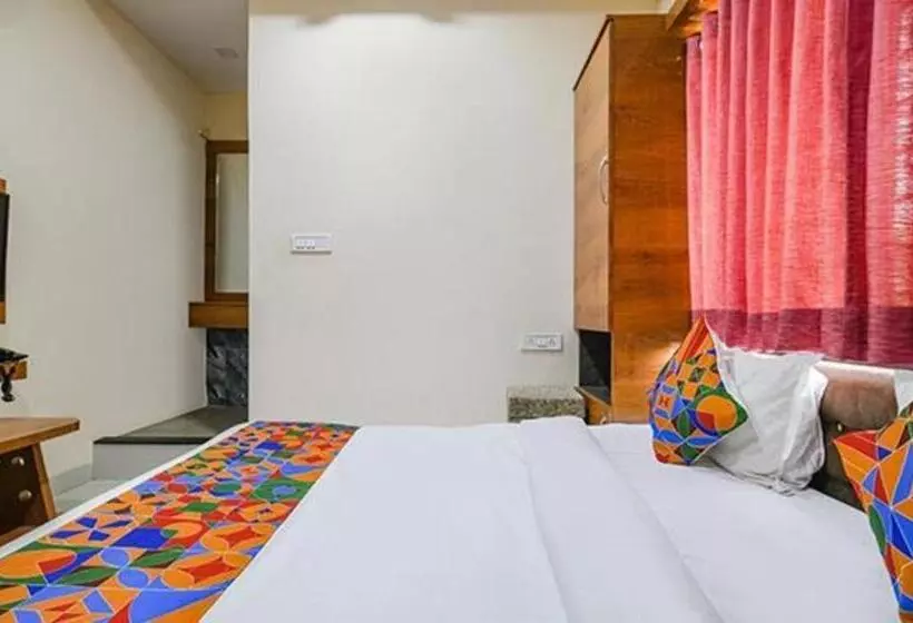 Fabhotel Royal Palace
