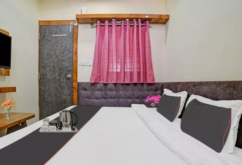 Fabhotel Royal Palace
