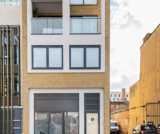 Hotel a Capsule Goodwin St