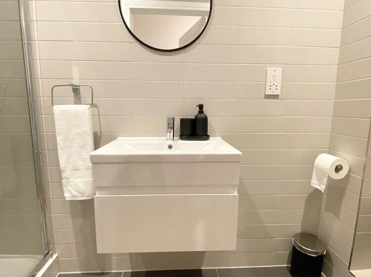 Hotel a Capsule Goodwin St