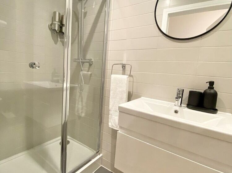 Hotel a Capsule Goodwin St