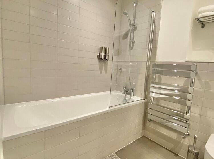 Hotel a Capsule Goodwin St