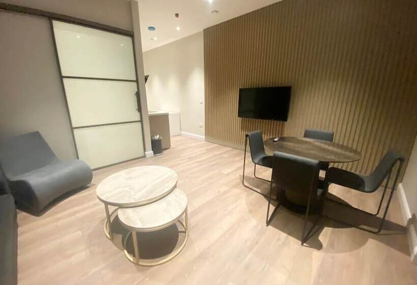 Hotel a Capsule Goodwin St