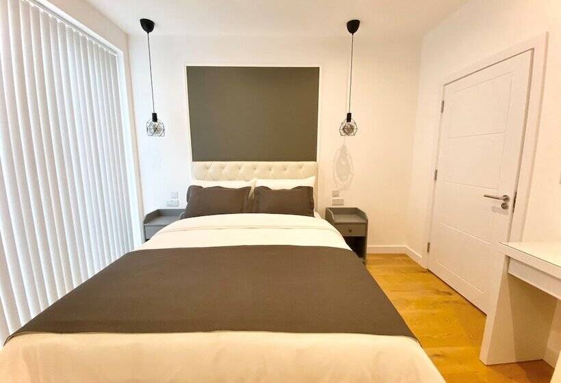 Hotel a Capsule Goodwin St