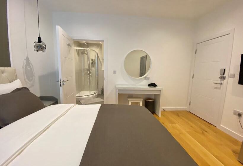 Hotel a Capsule Goodwin St