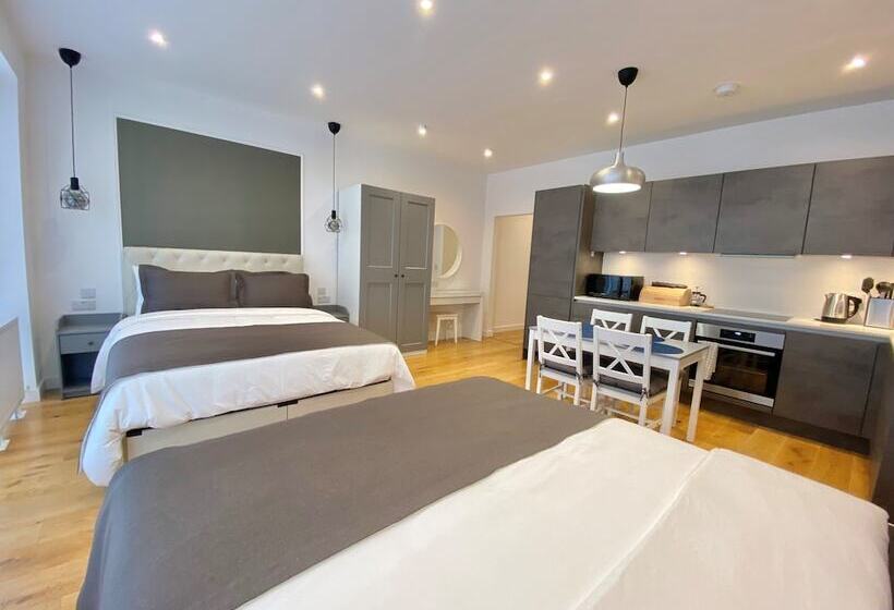 Hotel a Capsule Goodwin St