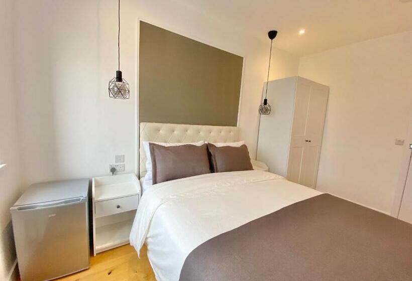 Hotel a Capsule Goodwin St