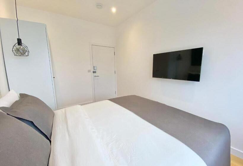 Hotel a Capsule Goodwin St