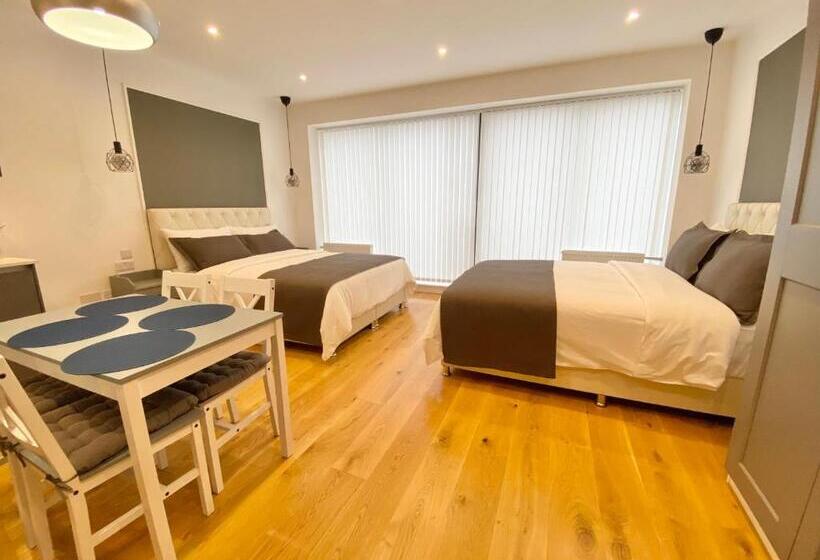 Hotel a Capsule Goodwin St