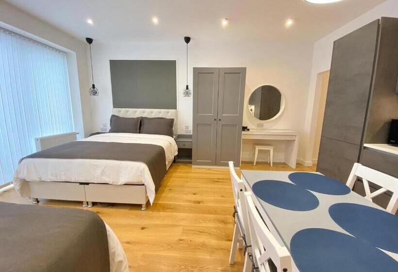 Hotel a Capsule Goodwin St