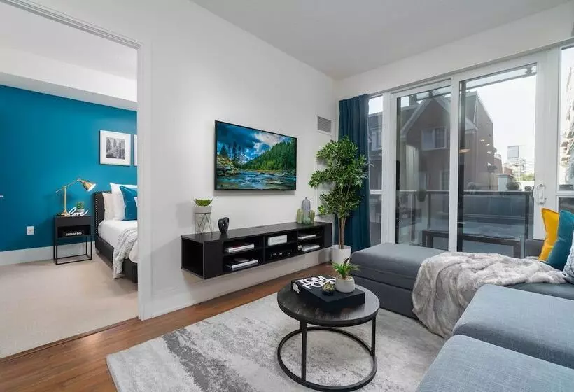 هتل Peter St   Downtown Suite With Balcony