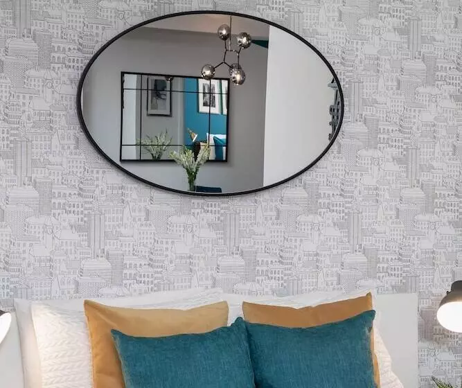 هتل Peter St   Downtown Suite With Balcony