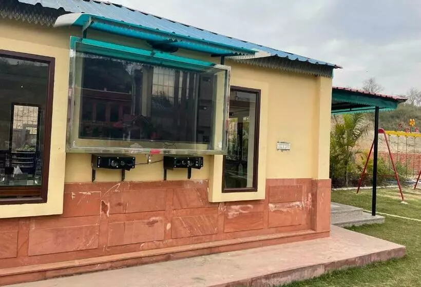 ホテル The Asanar Hills