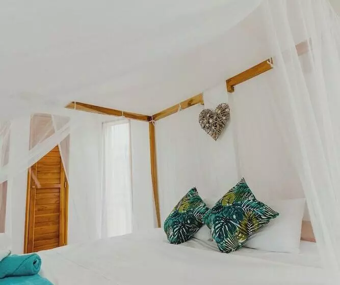 Hotelli Uuttaaka Eco