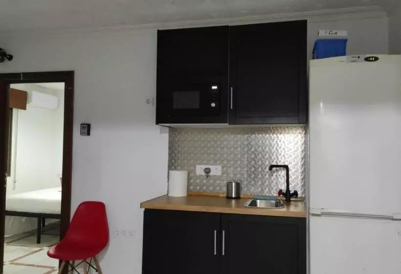 Majatalo Convenient Rooms Ferry, Train & Bus Station