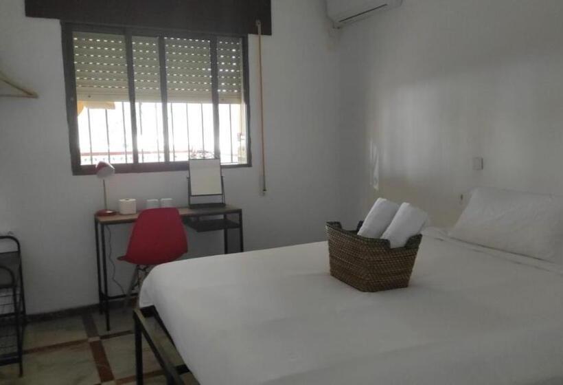 Pension Convenient Rooms Ferry, Train & Bus Station