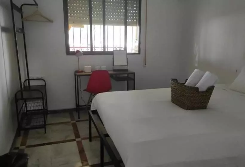 Majatalo Convenient Rooms Ferry, Train & Bus Station