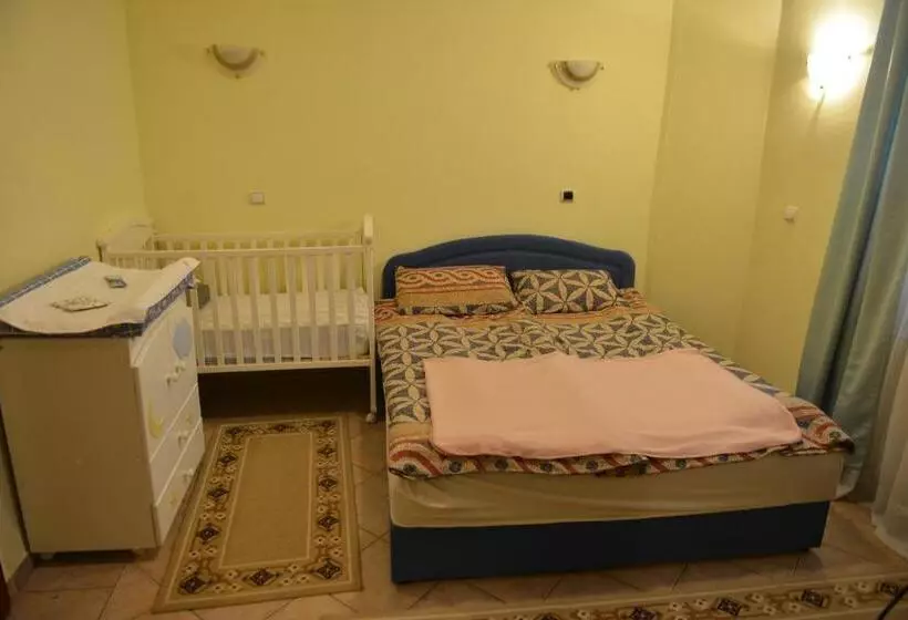 هاستل Sneža