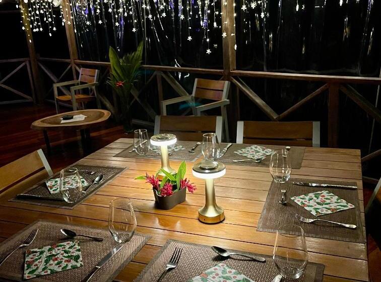 تختخواب و صبحانه Eden Jungle Lodge