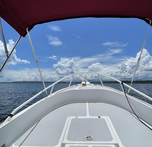 تختخواب و صبحانه Eden Jungle Lodge