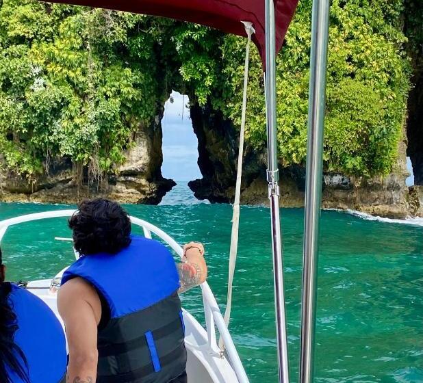 تختخواب و صبحانه Eden Jungle Lodge