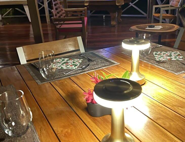 تختخواب و صبحانه Eden Jungle Lodge