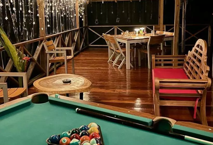 ベッドアンドブレックファースト Eden Jungle Lodge