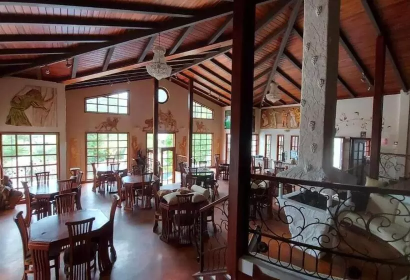 ホテル El Castillo De Nallig