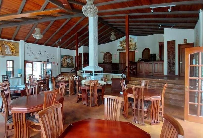 בית מלון כפרי El Castillo De Nallig