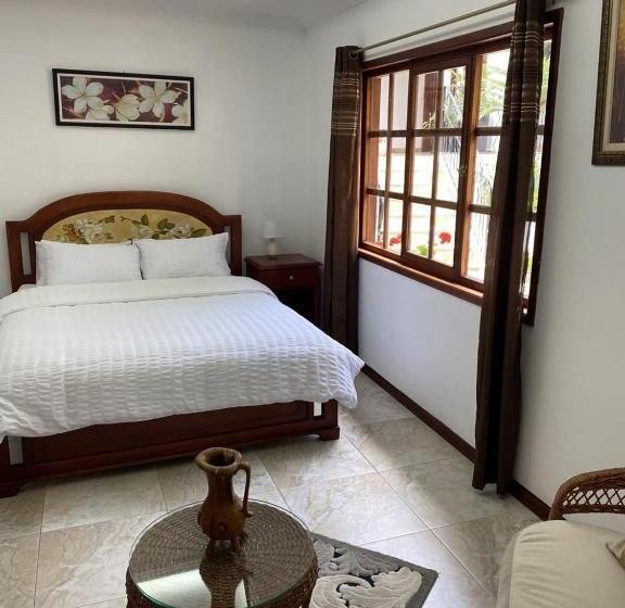 בית מלון כפרי El Castillo De Nallig