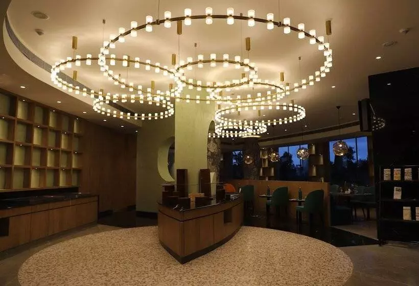 ホテル The Cruze Premium Boutique