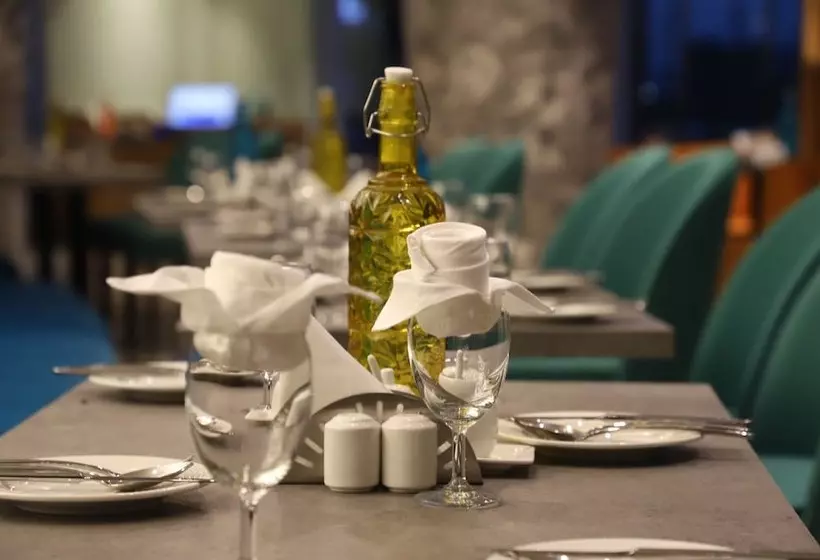 ホテル The Cruze Premium Boutique