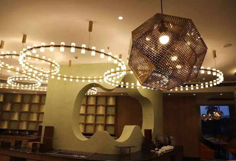 ホテル The Cruze Premium Boutique