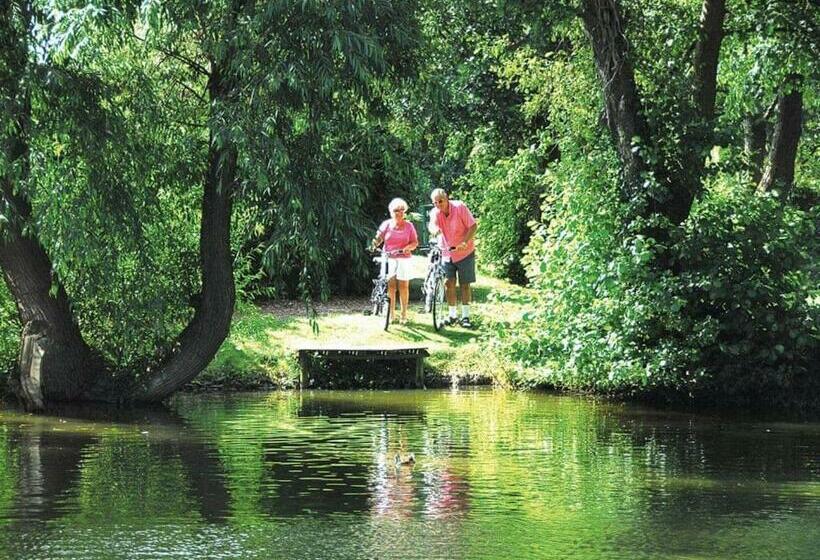 אתר נופש Lakeside Holiday Park