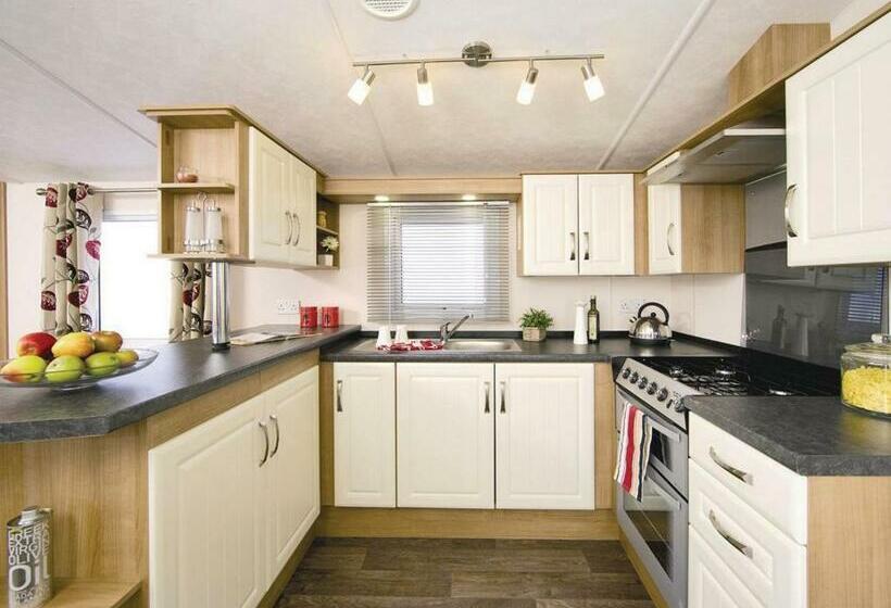 אתר נופש Lakeside Holiday Park