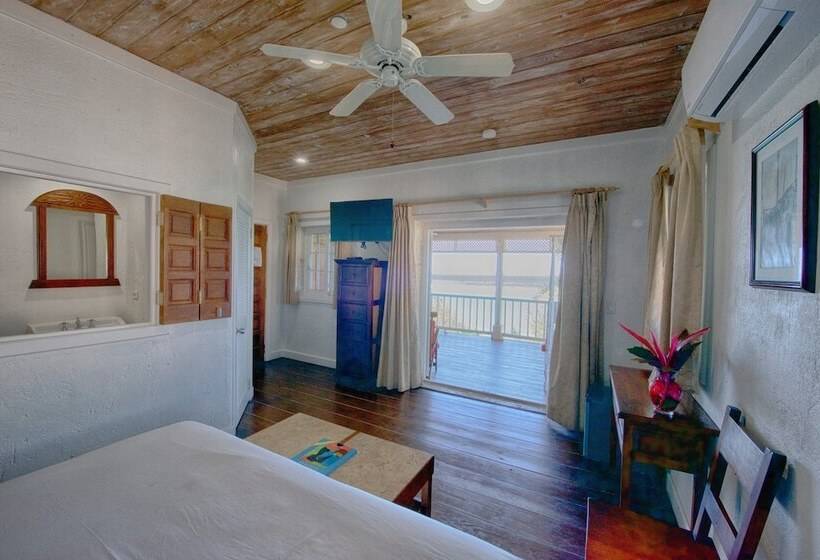 ベッドアンドブレックファースト A Stone's Throw Away