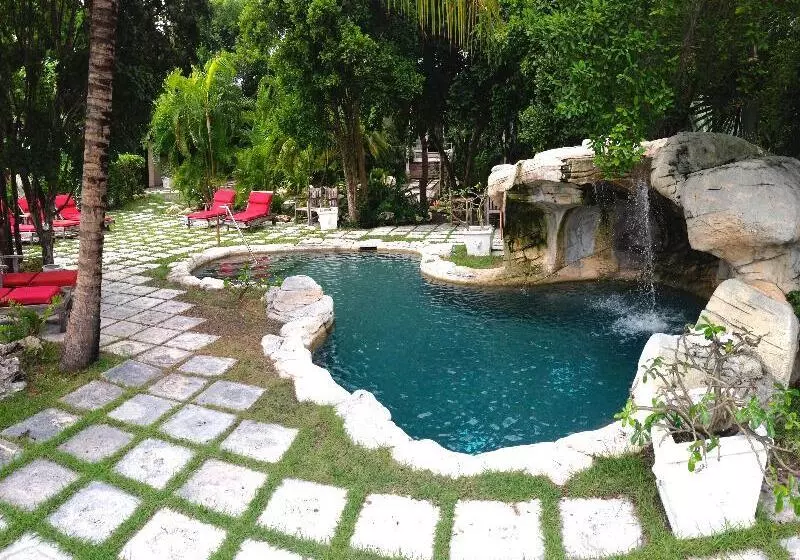 ベッドアンドブレックファースト A Stone's Throw Away