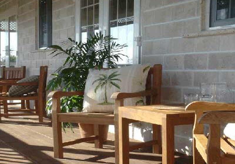 ベッドアンドブレックファースト A Stone's Throw Away