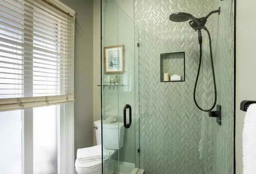 تختخواب و صبحانه Bayfront Marin House