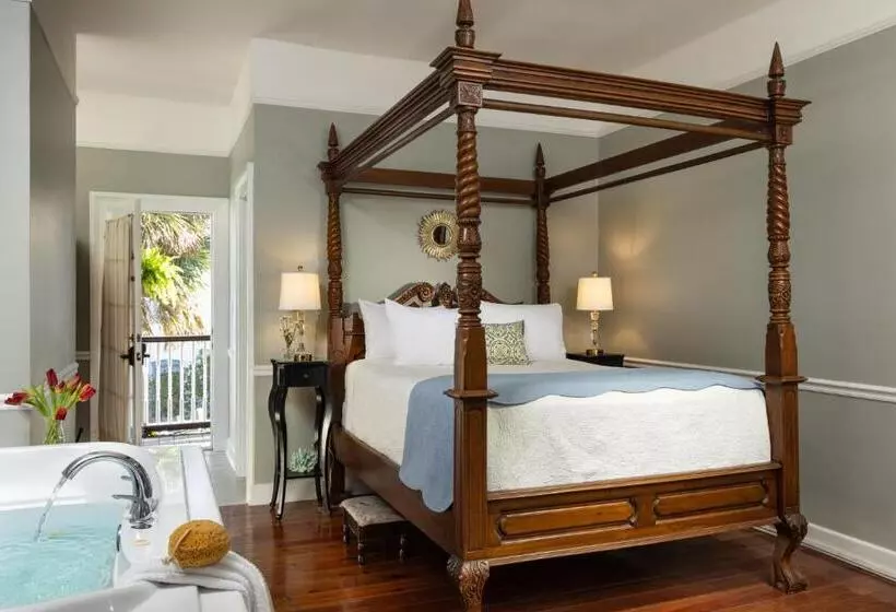 تختخواب و صبحانه Bayfront Marin House