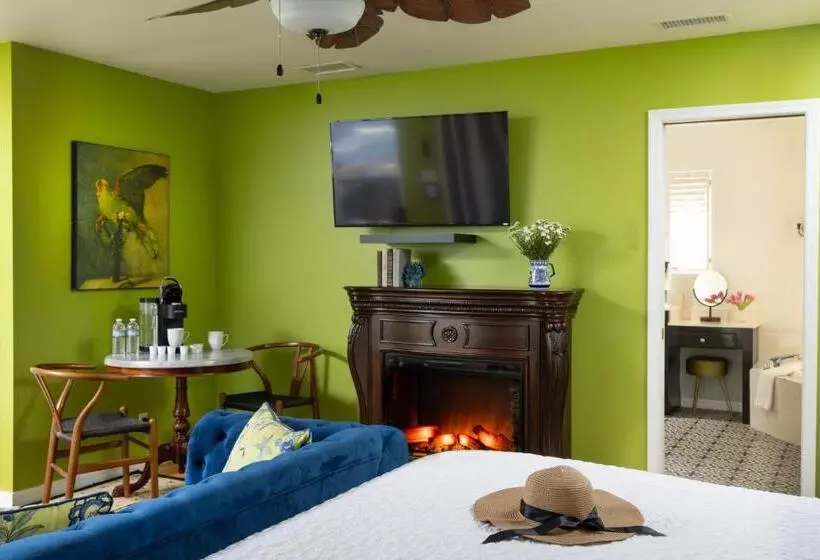 تختخواب و صبحانه Bayfront Marin House