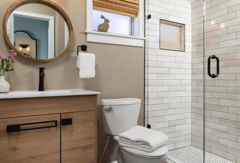 تختخواب و صبحانه Bayfront Marin House