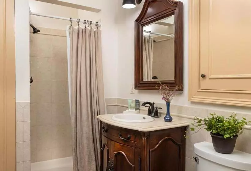 تختخواب و صبحانه Bayfront Marin House