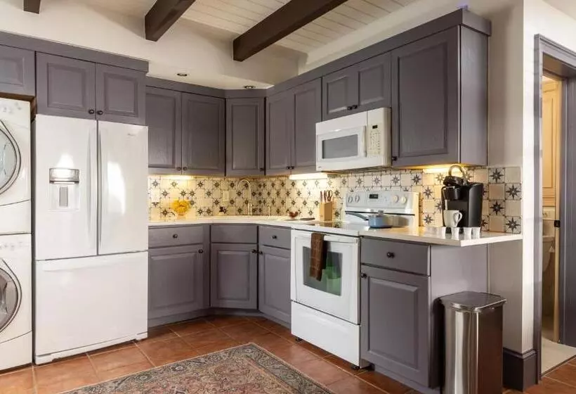 تختخواب و صبحانه Bayfront Marin House