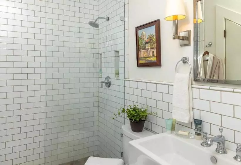 تختخواب و صبحانه Bayfront Marin House