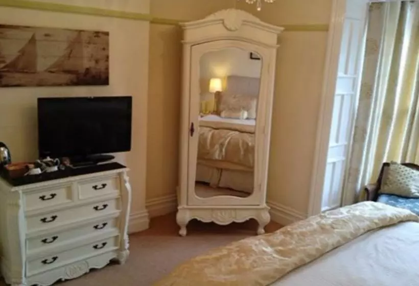 ベッドアンドブレックファースト Braddon Hall